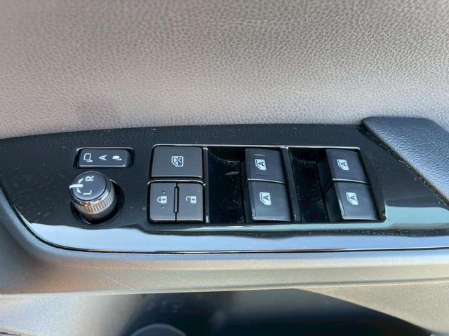 プリウス Ｓツーリングセレクション　モデリスタエアロ　純正９インチナビ　フルセグ　バックモニター　シートヒーター　社外１７インチアルミ　ダウンサス　ＬＥＤヘッドライト　スマートキー（23枚目）