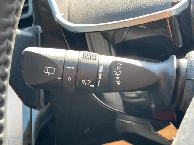 プリウス Ｓツーリングセレクション　モデリスタエアロ　純正９インチナビ　フルセグ　バックモニター　シートヒーター　社外１７インチアルミ　ダウンサス　ＬＥＤヘッドライト　スマートキー（24枚目）