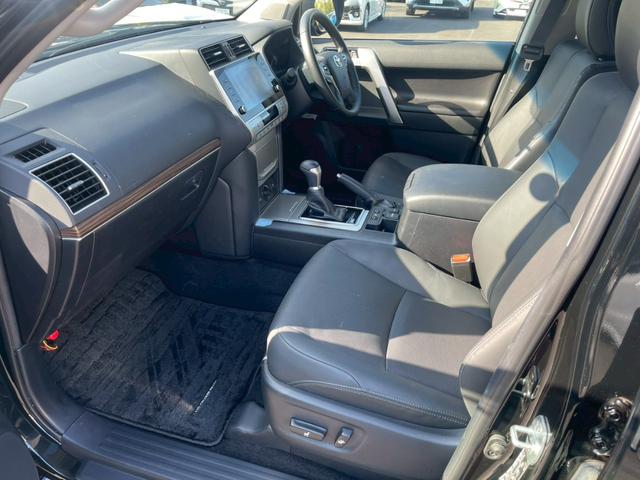 ランドクルーザープラド ＴＸ　Ｌパッケージ　メーカー９インチナビ　ＴＶ　７人乗り　サンルーフ　全周囲カメラ　衝突被害軽減システム　レーダークルーズ　コーナーセンサー　ＥＴＣ　前席シートヒーター・クーラー　ブラインドスポットモニター　ルーフレール（14枚目）