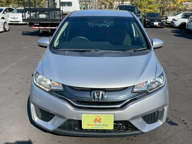 フィット １３Ｇ・Ｌパッケージ　純正ＳＤナビ　ＴＶ　バックカメラ　スマートキープッシュスタート　　ビルトインＥＴＣ　オートエアコン　Ｂｌｕｅｔｏｏｔｈ　ドアバイザー（2枚目）