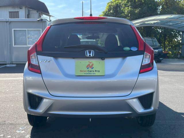 フィット １３Ｇ・Ｌパッケージ　純正ＳＤナビ　ＴＶ　バックカメラ　スマートキープッシュスタート　　ビルトインＥＴＣ　オートエアコン　Ｂｌｕｅｔｏｏｔｈ　ドアバイザー（5枚目）