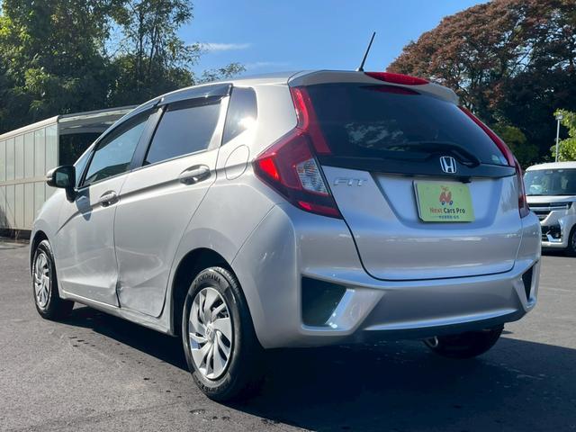 フィット １３Ｇ・Ｌパッケージ　純正ＳＤナビ　ＴＶ　バックカメラ　スマートキープッシュスタート　　ビルトインＥＴＣ　オートエアコン　Ｂｌｕｅｔｏｏｔｈ　ドアバイザー（6枚目）