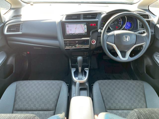 フィット １３Ｇ・Ｌパッケージ　純正ＳＤナビ　ＴＶ　バックカメラ　スマートキープッシュスタート　　ビルトインＥＴＣ　オートエアコン　Ｂｌｕｅｔｏｏｔｈ　ドアバイザー（9枚目）