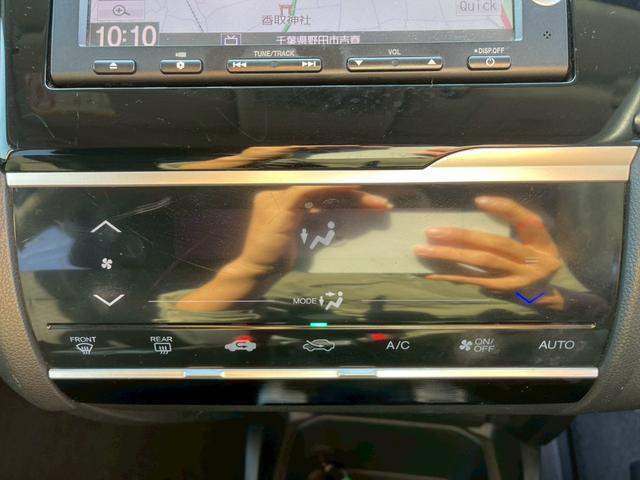 フィット １３Ｇ・Ｌパッケージ　純正ＳＤナビ　ＴＶ　バックカメラ　スマートキープッシュスタート　　ビルトインＥＴＣ　オートエアコン　Ｂｌｕｅｔｏｏｔｈ　ドアバイザー（20枚目）