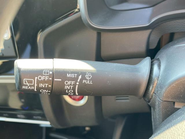 フィット １３Ｇ・Ｌパッケージ　純正ＳＤナビ　ＴＶ　バックカメラ　スマートキープッシュスタート　　ビルトインＥＴＣ　オートエアコン　Ｂｌｕｅｔｏｏｔｈ　ドアバイザー（22枚目）