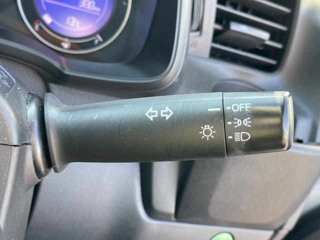 フィット １３Ｇ・Ｌパッケージ　純正ＳＤナビ　ＴＶ　バックカメラ　スマートキープッシュスタート　　ビルトインＥＴＣ　オートエアコン　Ｂｌｕｅｔｏｏｔｈ　ドアバイザー（23枚目）