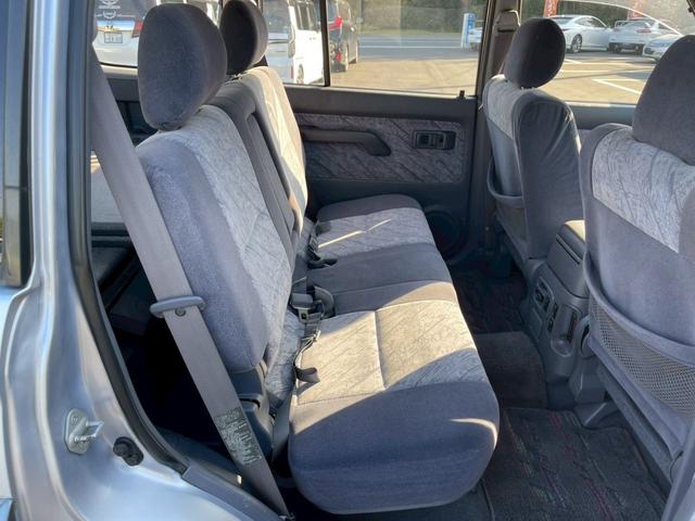 ランドクルーザープラド ＴＺ　サンルーフ　８ナンバー登録　５人乗り　ベットキット　１６インチＡＷ　ＥＴＣ　ルーフレール（17枚目）