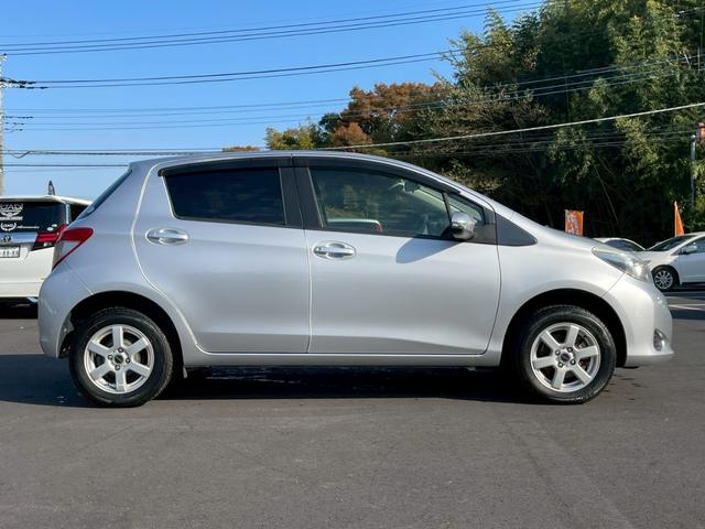 ヴィッツ Ｆ　スマイルエディション　社外ナビ　ＴＶ　バックモニター　１４インチＡＷ　ＥＴＣ（7枚目）