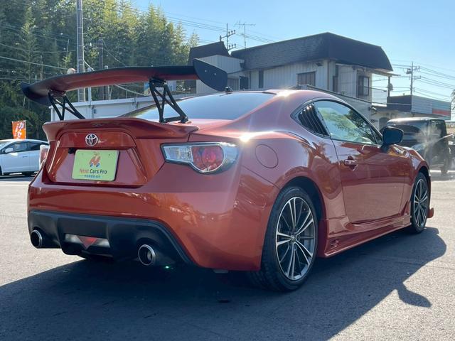 ８６ ＧＴ　社外エアロ　ウィング　ＴＥＩＮ車高調　社外ナビ　フルセグ　バックモニター　スマートキー　プッシュスタート　ＥＴＣ　純正アルミ（9枚目）