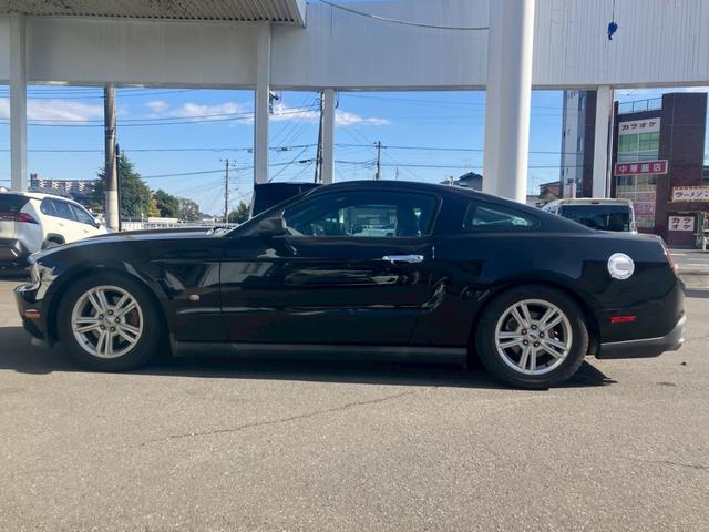 マスタング Ｖ６　プレミアム　左ハンドル　並行輸入車　社外ナビ　ＥＴＣ　全塗装済み（8枚目）