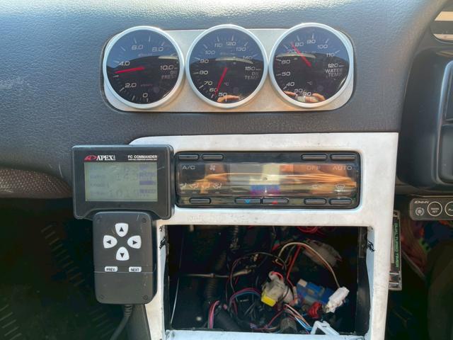 １８０ＳＸ タイプＸ　東名エキマニ　Ｓ１５後期メタルタービン　Ｒ３２燃料ポンプ　ＮＩＳＭＯ７４０インジェクター　ＧＲＥＸオイルクーラーキット　１４前期ラジエター　パワーＦＣ　ＥＲ３４インナードラム公認　Ｄｅｆｉ３連メーター（18枚目）