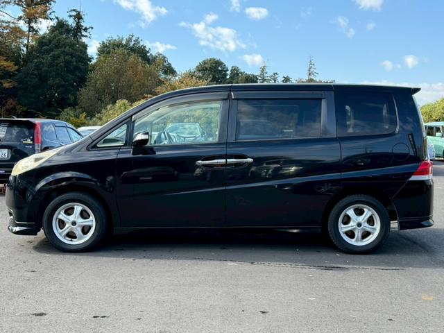 気になるお車がありましたら右の電話番号から直接お店にお問い合わせください。支払方法から車両情報、状態までなんでもご説明させて頂きます。スタッフ一同ご連絡お待ちしております。