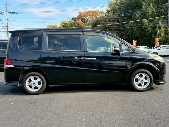 気になるお車がありましたら右の電話番号から直接お店にお問い合わせください。支払方法から車両情報、状態までなんでもご説明させて頂きます。スタッフ一同ご連絡お待ちしております。