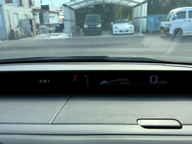 気になるお車がありましたら右の電話番号から直接お店にお問い合わせください。支払方法から車両情報、状態までなんでもご説明させて頂きます。スタッフ一同ご連絡お待ちしております。