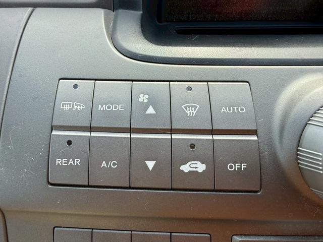 気になるお車がありましたら右の電話番号から直接お店にお問い合わせください。支払方法から車両情報、状態までなんでもご説明させて頂きます。スタッフ一同ご連絡お待ちしております。