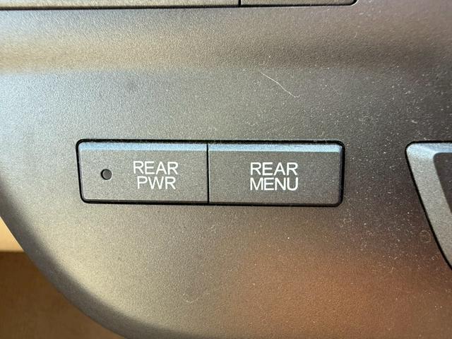 気になるお車がありましたら右の電話番号から直接お店にお問い合わせください。支払方法から車両情報、状態までなんでもご説明させて頂きます。スタッフ一同ご連絡お待ちしております。