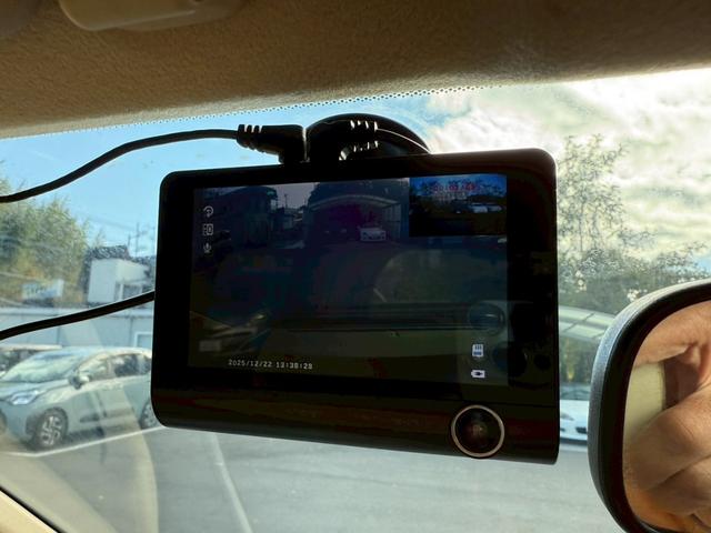 気になるお車がありましたら右の電話番号から直接お店にお問い合わせください。支払方法から車両情報、状態までなんでもご説明させて頂きます。スタッフ一同ご連絡お待ちしております。