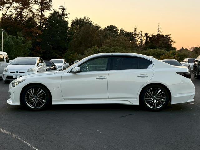 スカイライン ３５０ＧＴ　ハイブリッド　タイプＰ　メーカーナビ　黒革シート　フルエアロ　社外１８インチアルミ　アラウンドビューモニター　ＥＴＣ　プッシュスタート　Ｂｌｕｅｔｏｏｔｈ　エマージェンシーブレーキ（8枚目）