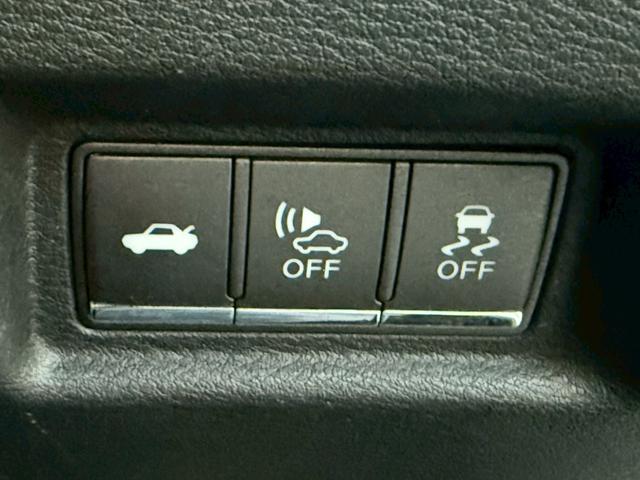 スカイライン ３５０ＧＴ　ハイブリッド　タイプＰ　メーカーナビ　黒革シート　フルエアロ　社外１８インチアルミ　アラウンドビューモニター　ＥＴＣ　プッシュスタート　Ｂｌｕｅｔｏｏｔｈ　エマージェンシーブレーキ（30枚目）