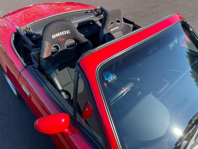 ユーノスロードスター スペシャルパッケージ　熊谷５７　ナンバー２桁引継了承　マツダディーラー整備　外装同色全塗装　ＴＥＩＮ車高調　ＲＰＦ１アルミ　運転席ＢＲＩＤＥフルバケ　助手席マツダスピードセミバケ（5枚目）