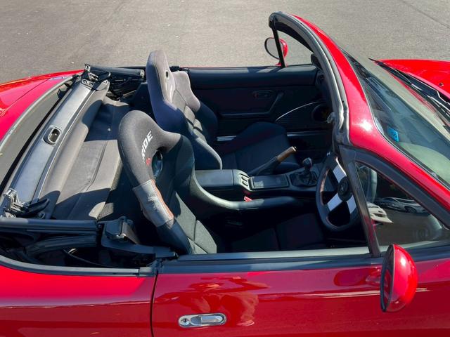 ユーノスロードスター スペシャルパッケージ　熊谷５７　ナンバー２桁引継了承　マツダディーラー整備　外装同色全塗装　ＴＥＩＮ車高調　ＲＰＦ１アルミ　運転席ＢＲＩＤＥフルバケ　助手席マツダスピードセミバケ（6枚目）