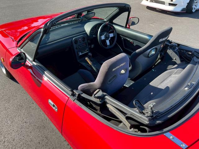 ユーノスロードスター スペシャルパッケージ　熊谷５７　ナンバー２桁引継了承　マツダディーラー整備　外装同色全塗装　ＴＥＩＮ車高調　ＲＰＦ１アルミ　運転席ＢＲＩＤＥフルバケ　助手席マツダスピードセミバケ（15枚目）