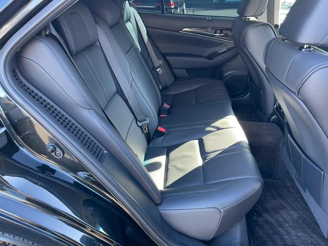 クラウンハイブリッド アスリートＧ　サンルーフ　黒レザーシート　シートヒーター　ベンチレーション　パワーシート　メーカーナビＴＶ　バックモニター　ＨＩＤヘッドライト　スマートキー　プッシュスタート　プリクラッシュ　レーダークルーズ（11枚目）