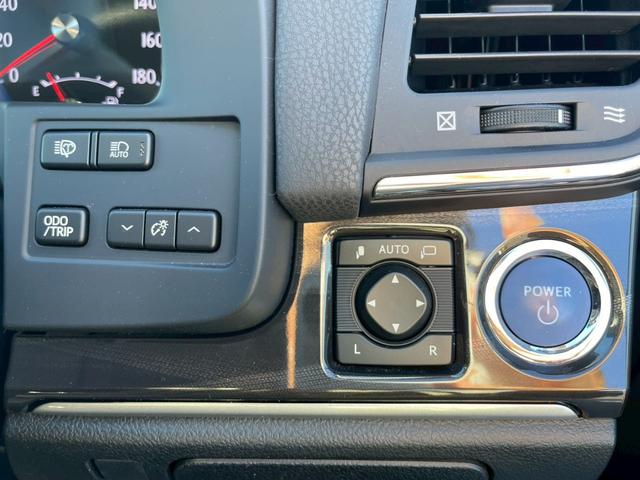 クラウンハイブリッド アスリートＧ　サンルーフ　黒レザーシート　シートヒーター　ベンチレーション　パワーシート　メーカーナビＴＶ　バックモニター　ＨＩＤヘッドライト　スマートキー　プッシュスタート　プリクラッシュ　レーダークルーズ（20枚目）