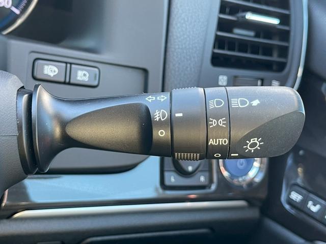 クラウンハイブリッド アスリートＧ　サンルーフ　黒レザーシート　シートヒーター　ベンチレーション　パワーシート　メーカーナビＴＶ　バックモニター　ＨＩＤヘッドライト　スマートキー　プッシュスタート　プリクラッシュ　レーダークルーズ（22枚目）