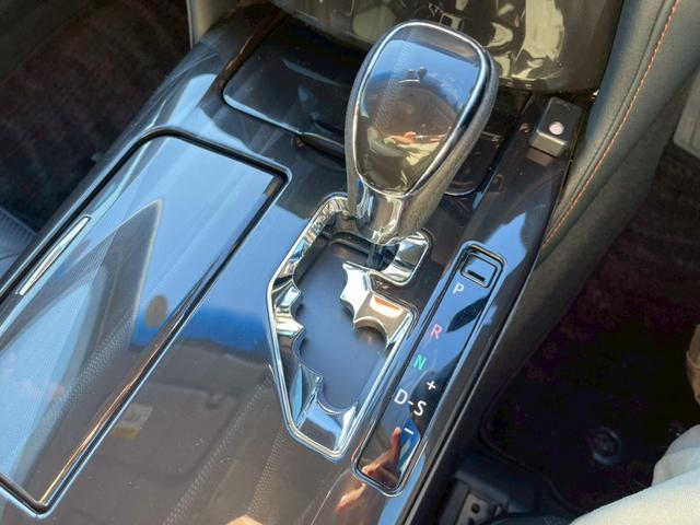 クラウンハイブリッド アスリートＧ　サンルーフ　黒レザーシート　シートヒーター　ベンチレーション　パワーシート　メーカーナビＴＶ　バックモニター　ＨＩＤヘッドライト　スマートキー　プッシュスタート　プリクラッシュ　レーダークルーズ（27枚目）