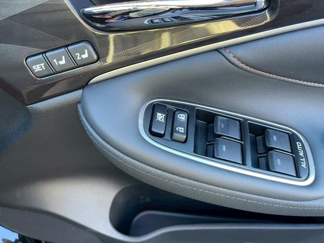 クラウンハイブリッド アスリートＧ　サンルーフ　黒レザーシート　シートヒーター　ベンチレーション　パワーシート　メーカーナビＴＶ　バックモニター　ＨＩＤヘッドライト　スマートキー　プッシュスタート　プリクラッシュ　レーダークルーズ（29枚目）