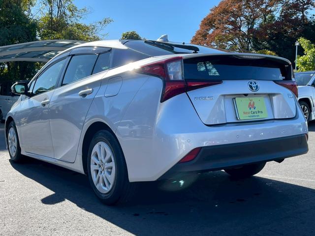 プリウス ＳセーフティプラスＩＩ　純正９インチナビ　フルセグ　全周囲モニター　プリクラッシュ　レーダークルーズ　車線逸脱　ブラインドスポッ　ＬＥＤヘッドライト　ＥＴＣ　ワンオーナー（4枚目）