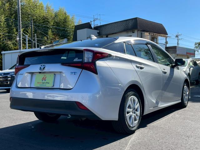 プリウス ＳセーフティプラスＩＩ　純正９インチナビ　フルセグ　全周囲モニター　プリクラッシュ　レーダークルーズ　車線逸脱　ブラインドスポッ　ＬＥＤヘッドライト　ＥＴＣ　ワンオーナー（5枚目）