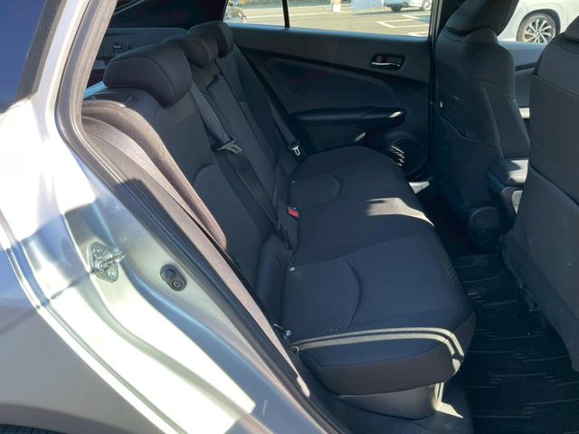 プリウス ＳセーフティプラスＩＩ　純正９インチナビ　フルセグ　全周囲モニター　プリクラッシュ　レーダークルーズ　車線逸脱　ブラインドスポッ　ＬＥＤヘッドライト　ＥＴＣ　ワンオーナー（11枚目）