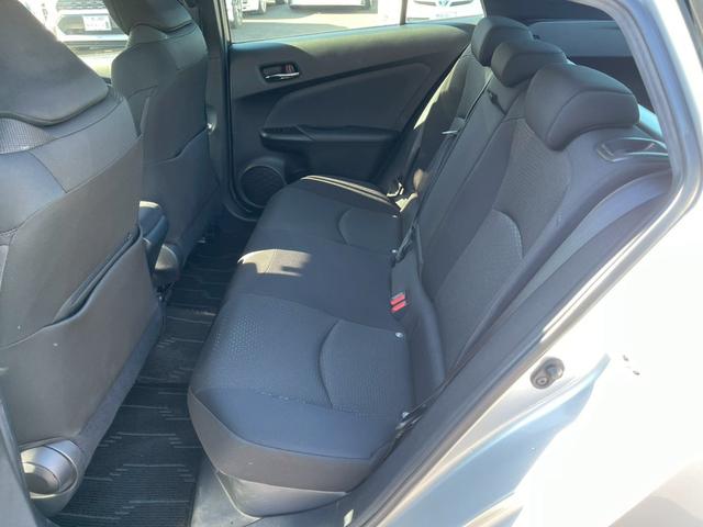 プリウス ＳセーフティプラスＩＩ　純正９インチナビ　フルセグ　全周囲モニター　プリクラッシュ　レーダークルーズ　車線逸脱　ブラインドスポッ　ＬＥＤヘッドライト　ＥＴＣ　ワンオーナー（13枚目）