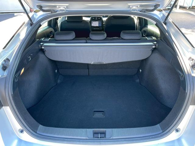 プリウス ＳセーフティプラスＩＩ　純正９インチナビ　フルセグ　全周囲モニター　プリクラッシュ　レーダークルーズ　車線逸脱　ブラインドスポッ　ＬＥＤヘッドライト　ＥＴＣ　ワンオーナー（14枚目）