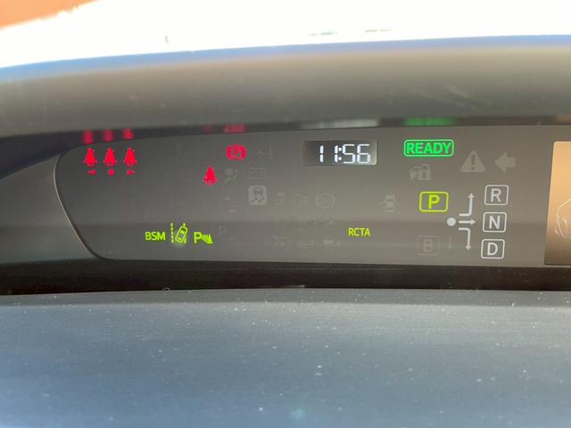 プリウス ＳセーフティプラスＩＩ　純正９インチナビ　フルセグ　全周囲モニター　プリクラッシュ　レーダークルーズ　車線逸脱　ブラインドスポッ　ＬＥＤヘッドライト　ＥＴＣ　ワンオーナー（16枚目）