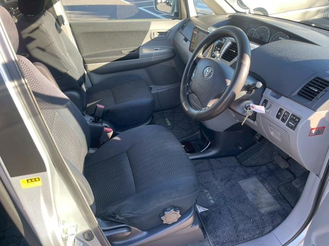 ヴォクシー トランス－Ｘ　社外ナビ　フルセグ（10枚目）