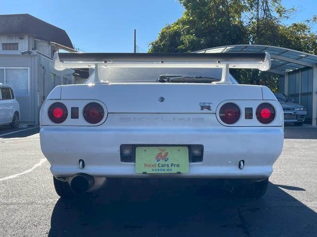 当店在庫は外装、内装クリーニング後に展示し、併せて事故修復歴の有無、メーター改ざん歴の有無も第三者機関による検査を全台実施しております。車検、整備、鈑金塗装も自社で対応できますのでご安心ください。