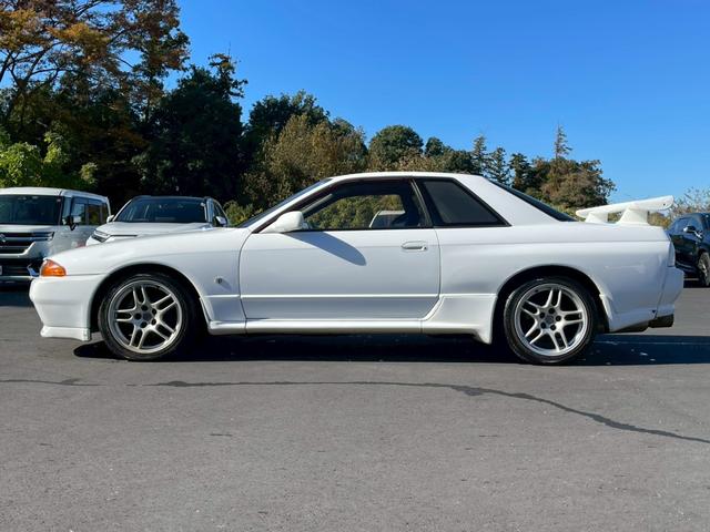 気になるお車がありましたら右の電話番号から直接お店にお問い合わせください。支払方法から車両情報、状態までなんでもご説明させて頂きます。スタッフ一同ご連絡お待ちしております。