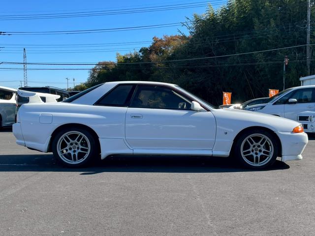 気になるお車がありましたら右の電話番号から直接お店にお問い合わせください。支払方法から車両情報、状態までなんでもご説明させて頂きます。スタッフ一同ご連絡お待ちしております。