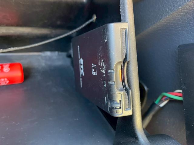 気になるお車がありましたら右の電話番号から直接お店にお問い合わせください。支払方法から車両情報、状態までなんでもご説明させて頂きます。スタッフ一同ご連絡お待ちしております。