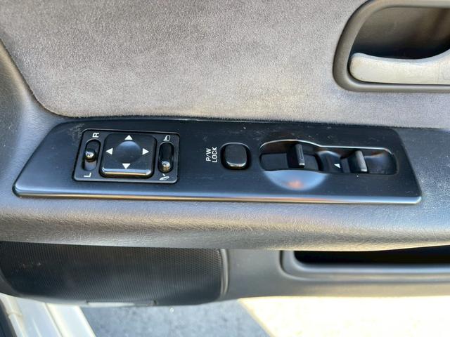 気になるお車がありましたら右の電話番号から直接お店にお問い合わせください。支払方法から車両情報、状態までなんでもご説明させて頂きます。スタッフ一同ご連絡お待ちしております。