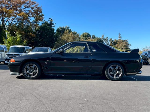 気になるお車がありましたら右の電話番号から直接お店にお問い合わせください。支払方法から車両情報、状態までなんでもご説明させて頂きます。スタッフ一同ご連絡お待ちしております。