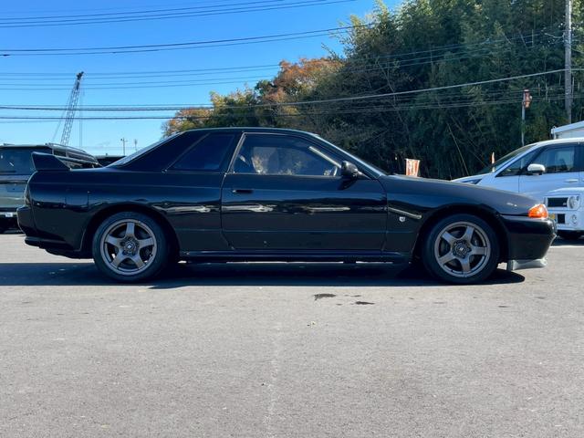 気になるお車がありましたら右の電話番号から直接お店にお問い合わせください。支払方法から車両情報、状態までなんでもご説明させて頂きます。スタッフ一同ご連絡お待ちしております。