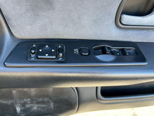 気になるお車がありましたら右の電話番号から直接お店にお問い合わせください。支払方法から車両情報、状態までなんでもご説明させて頂きます。スタッフ一同ご連絡お待ちしております。