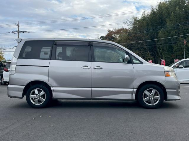 ヴォクシー Ｚ　煌　両側パワースライドドア　純正ナビ　バックモニター　ワンオーナー（8枚目）