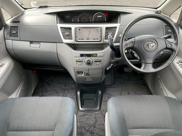 ヴォクシー Ｚ　煌　両側パワースライドドア　純正ナビ　バックモニター　ワンオーナー（9枚目）