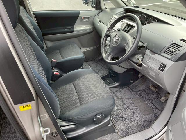 ヴォクシー Ｚ　煌　両側パワースライドドア　純正ナビ　バックモニター　ワンオーナー（10枚目）