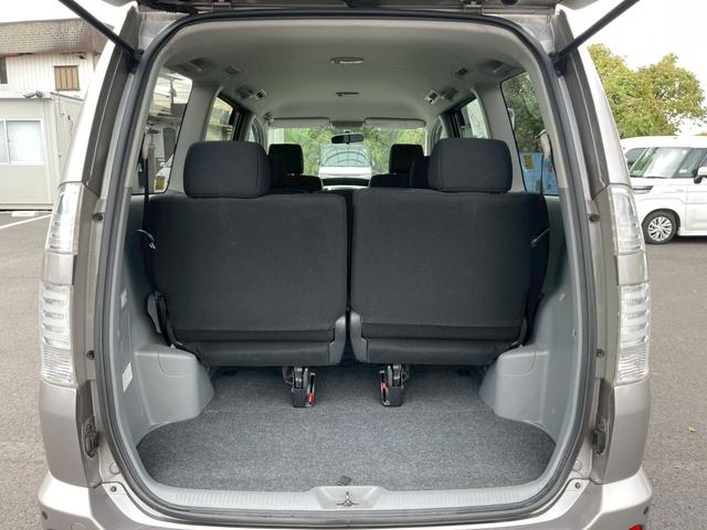 ヴォクシー Ｚ　煌　両側パワースライドドア　純正ナビ　バックモニター　ワンオーナー（14枚目）